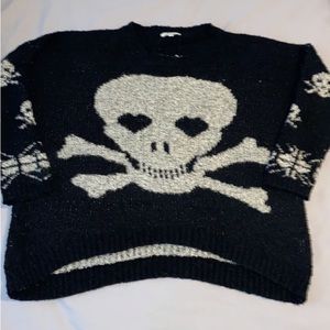 Women’s Skull Black and White Cozy Casual Sweater size S/M